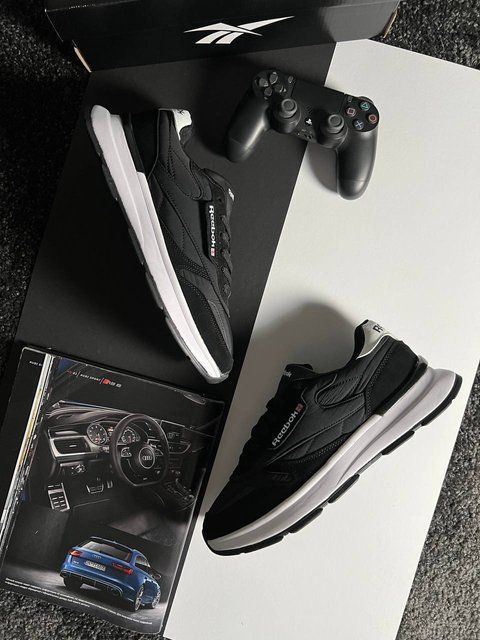 Reebok Classic Black White