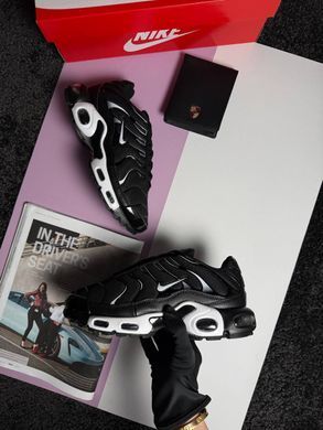 Nike Air Max Plus Black White