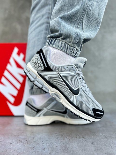 Nike Vomero 5 Gray