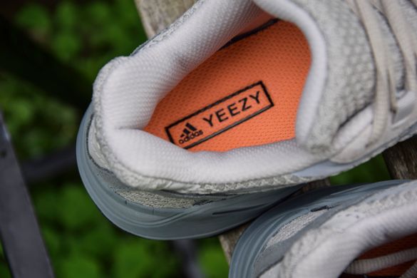 Adidas Yeezy 700 v2 Light Gray