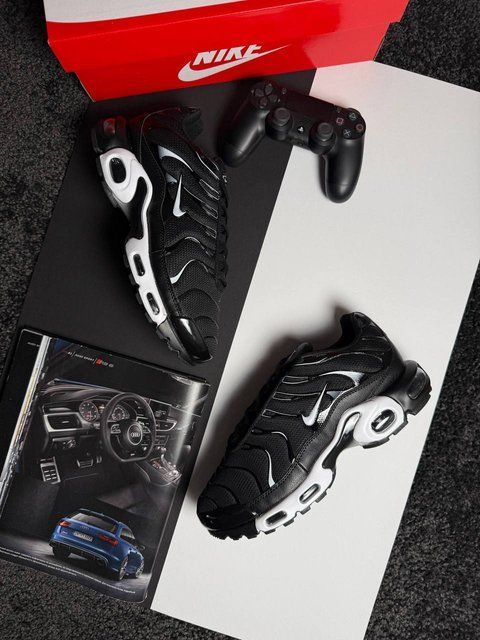 Nike Air Max Plus Black White