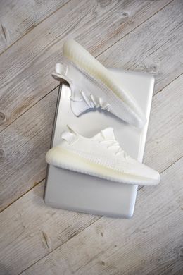 Stilli Yeezy 350 White